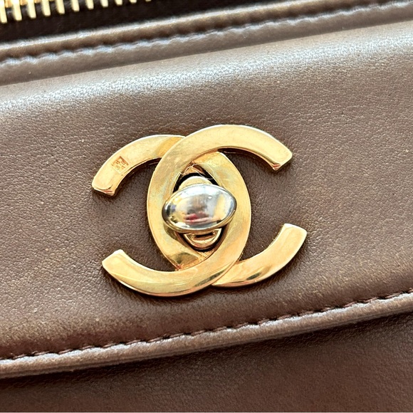 Chanel Smooth Lambskin Clutch Bag - Picture 7 of 12